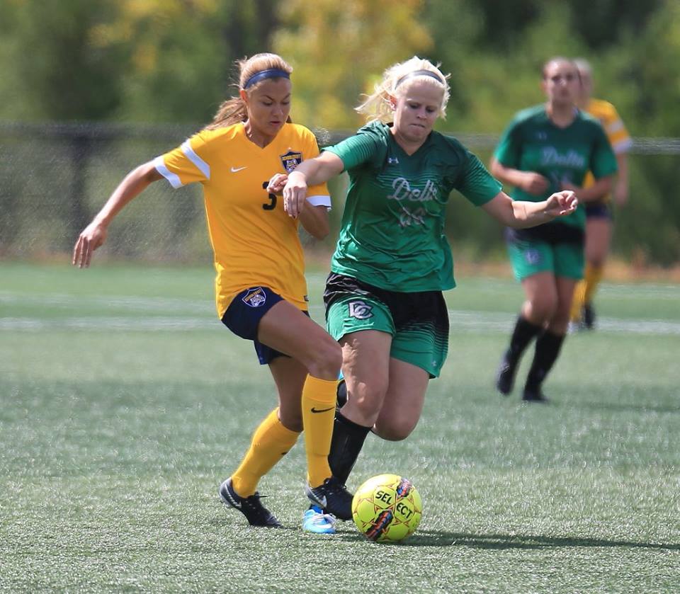 Delta College, Schoolcraft College players battle for possession